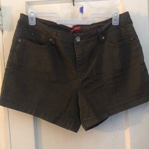 Royalty For Me, WannaBeetsButt? Size 16 Shorts